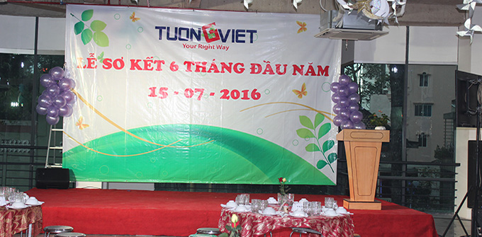 Tiệc giữa năm 2016